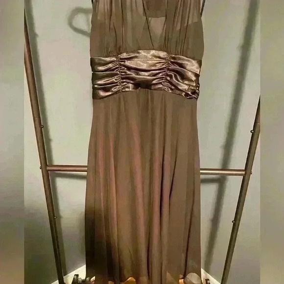 Connected Apparel Women’s Brown MIDI Halter Dress Size 10 - Picture 4 of 13